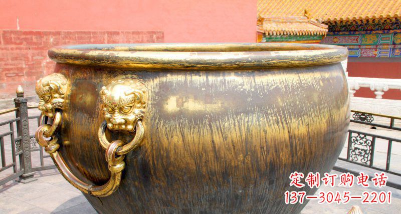 信阳故宫圆形水缸铜雕