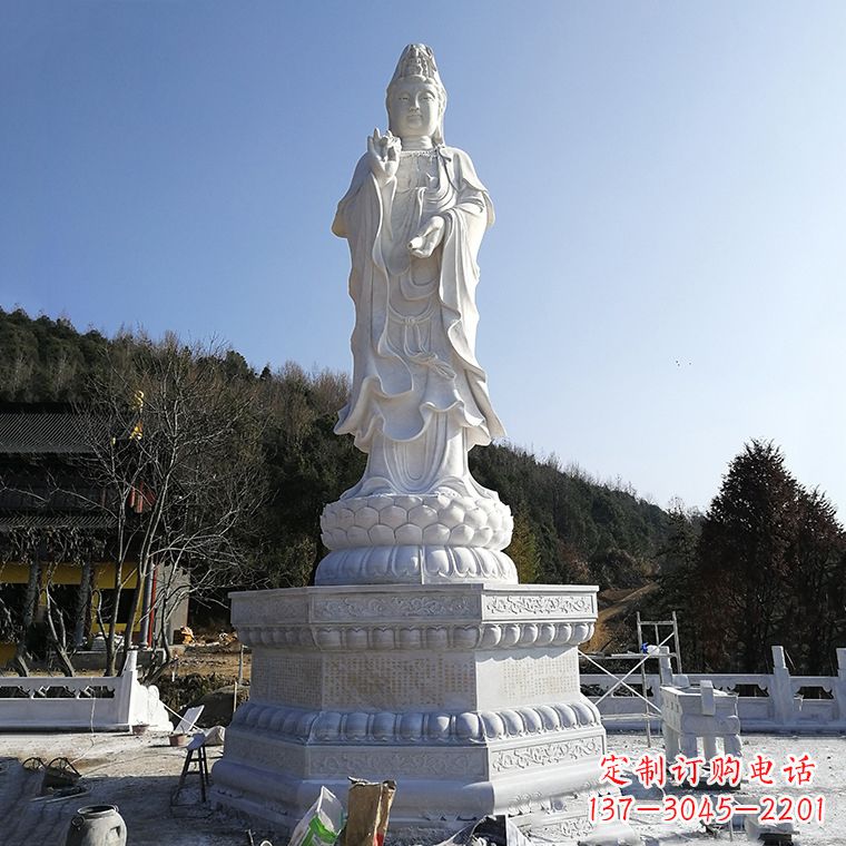 信阳公园雍容华贵的观音石雕