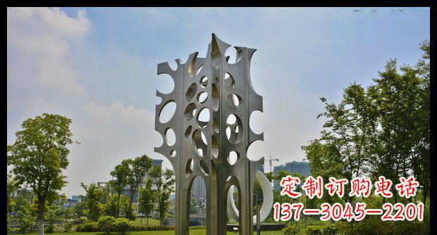 信阳广场不锈钢抽象松树雕塑