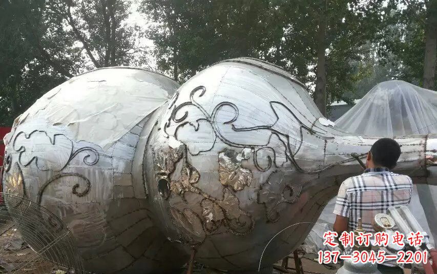信阳分外精美的不锈钢葫芦雕塑
