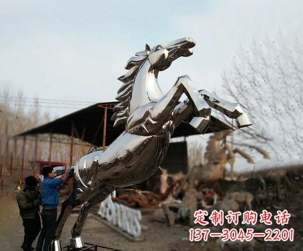 信阳中领雕塑:精美的奔马雕塑