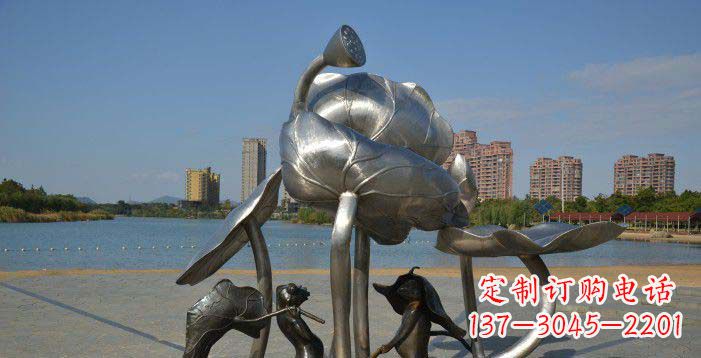 信阳广场不锈钢莲蓬莲叶和青蛙雕塑