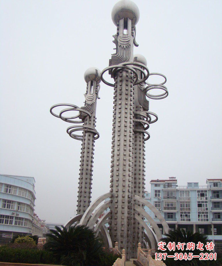 信阳精美的不锈钢龙柱雕塑;