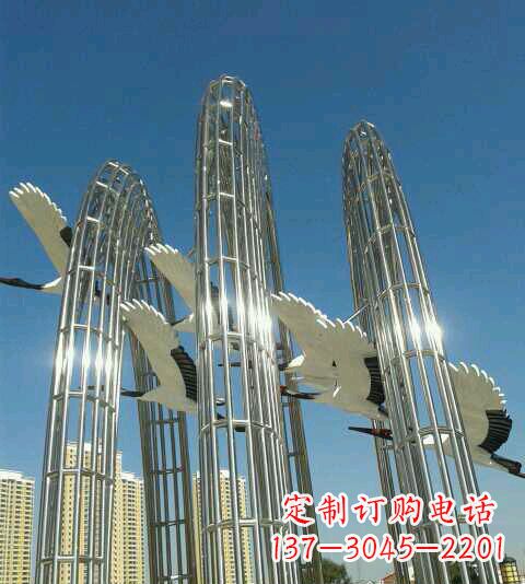 信阳高级不锈钢镂空雄鹰雕塑