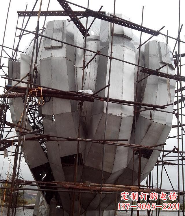 信阳展现独特审美:不锈钢蟠桃大型景观雕塑