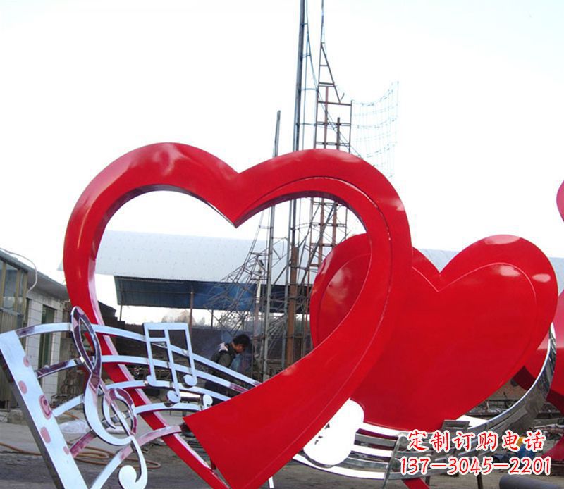信阳中领雕塑:音符桃心景观雕塑,给你的生活带去美妙的旋律