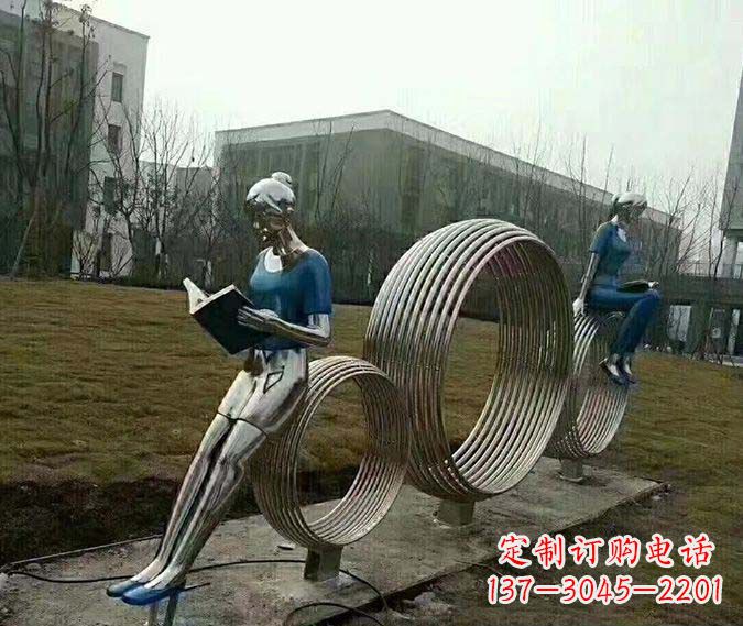 信阳环绕书香之美的不锈钢圆环雕塑