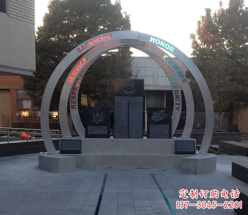 信阳广场不锈钢圆环雕塑