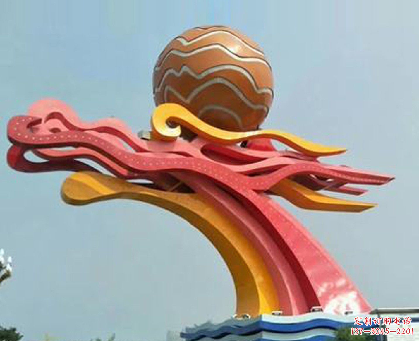 信阳广场彩色不锈钢龙头雕塑