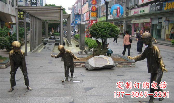 信阳中领雕塑:陀螺小品人物铜雕
