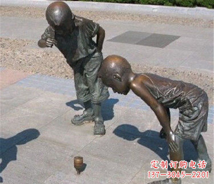信阳欣赏小男孩小品铜陀螺雕塑