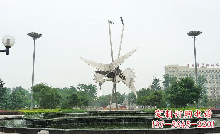 信阳极致之美,仙鹤雕塑展示现代精致生活