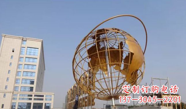 信阳地球仪雕塑是一种雕刻艺术,它将地球仪的地…