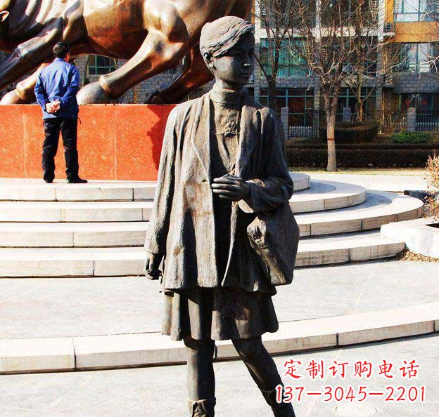 信阳真实可爱的女孩铜雕塑