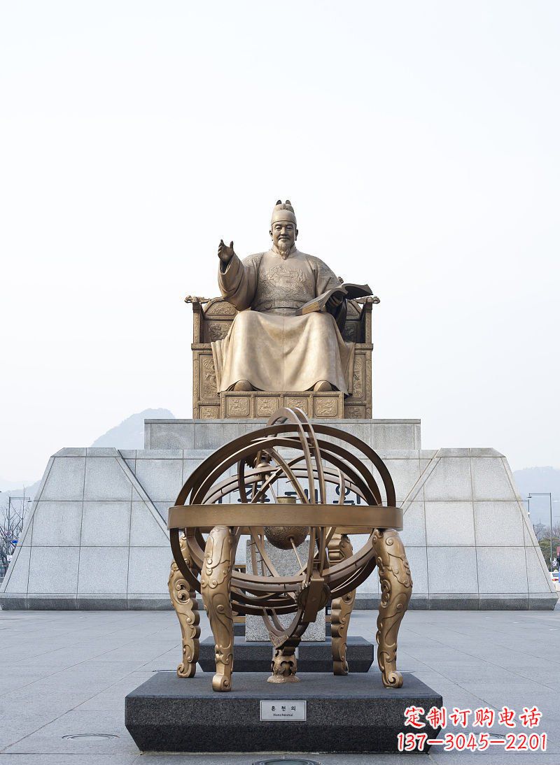 信阳广场浑天仪纪念铜雕