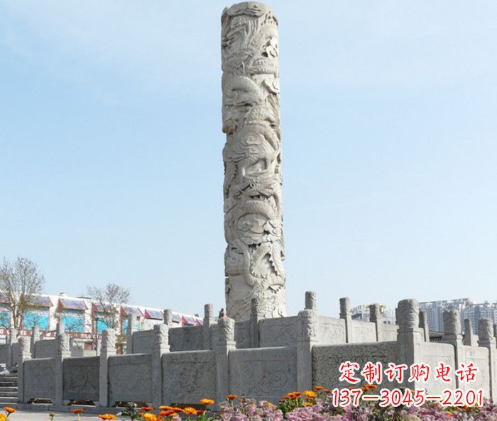 信阳广场景观大理石龙柱石雕，展现神秘传统风采