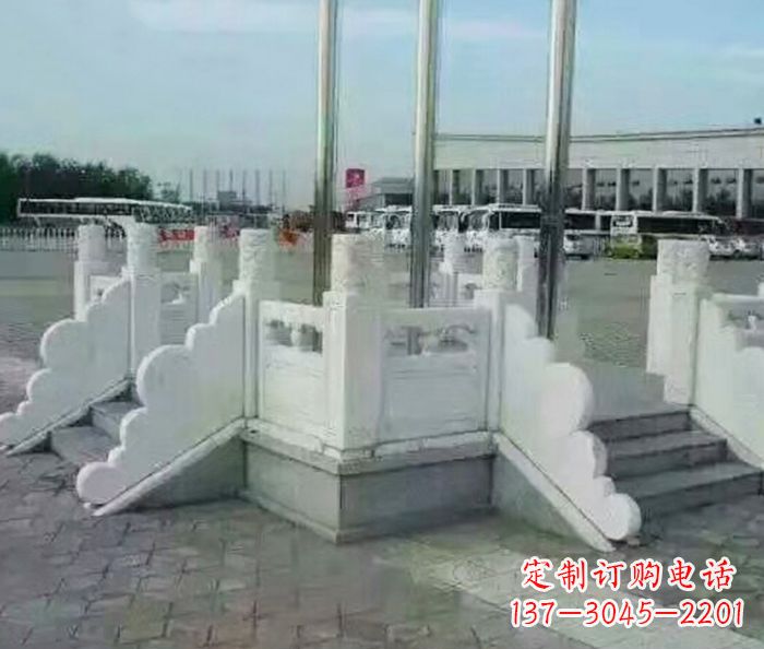 信阳中领雕塑提供绚丽升旗台石雕,一种标志性的…