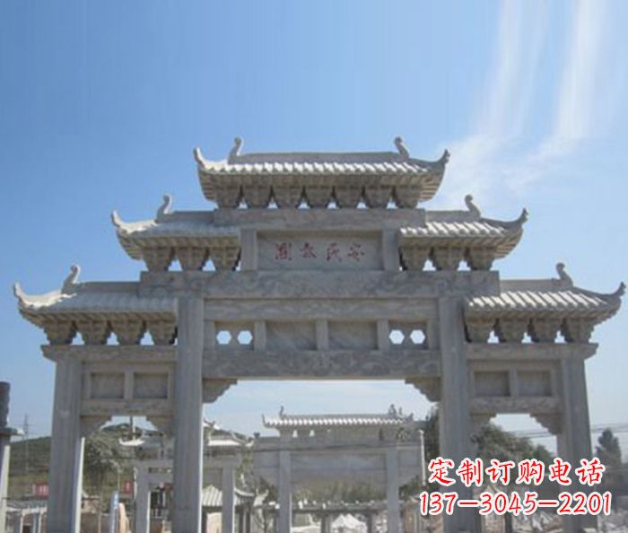 信阳三门石雕牌坊精美雕塑