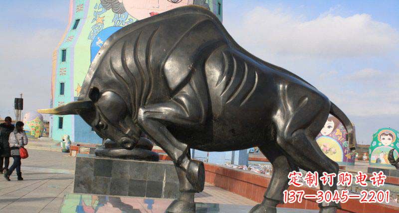 信阳广场开荒牛动物铜雕