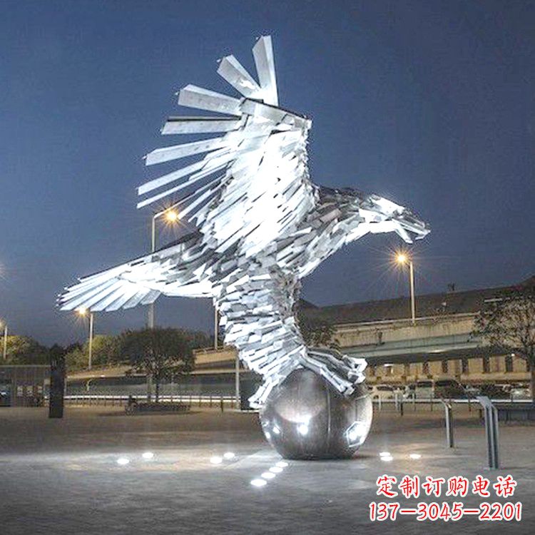 信阳中领雕塑的金属质感老鹰雕塑是一款精美而又…