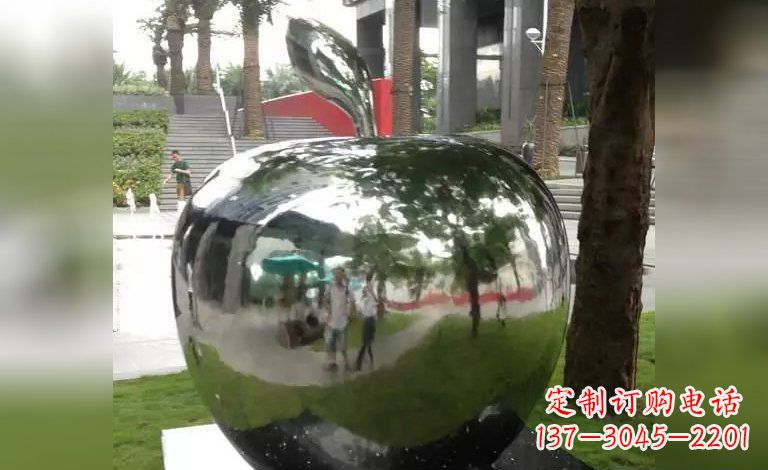 信阳新奇优雅的苹果雕塑