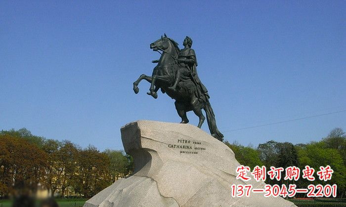 信阳高贵威武的骑马铜雕