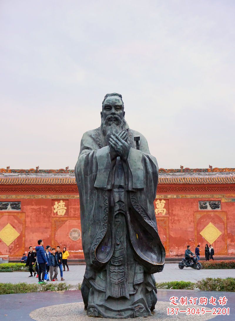 信阳广场青铜孔子像铜鼎