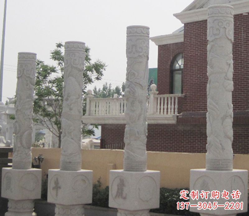 信阳历久弥新的圆润十二生肖雕塑