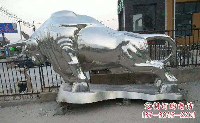 信阳独特的拓荒牛不锈钢雕塑