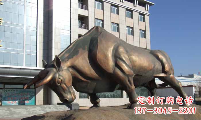 信阳拓荒牛铜雕塑——将历史传承到现代