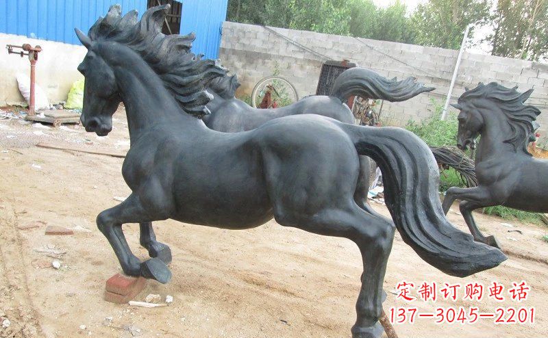 信阳铜奔马雕塑:一马当千军