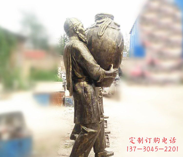 信阳铜雕店小二抱酒人物雕塑