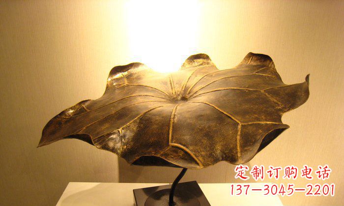 信阳深受人们喜爱的铜雕荷叶雕塑,由贵金属精铸…