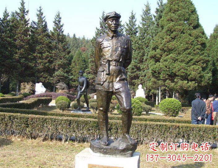 信阳铜雕解放军战士,荣誉的象征