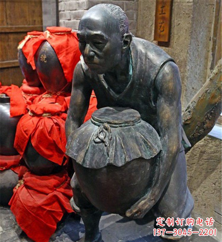 信阳铜质老人抱酒图案雕塑