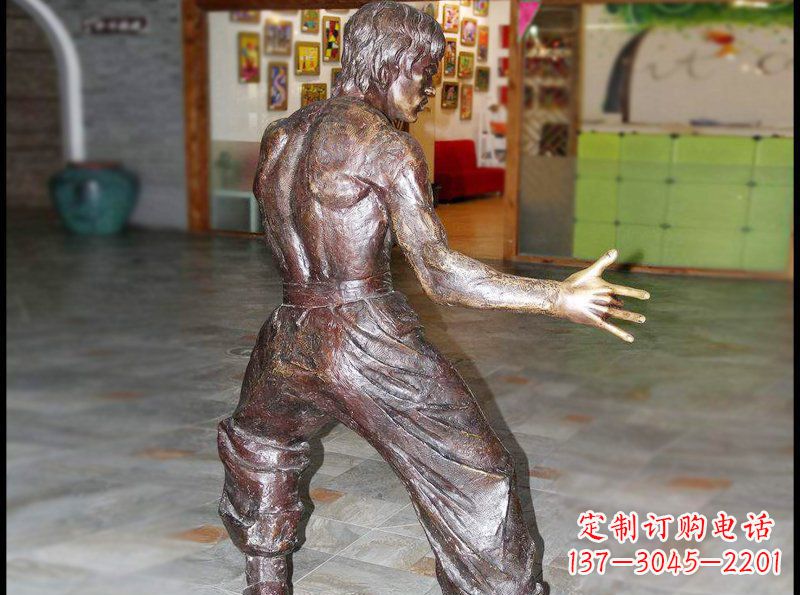 信阳精致铜制李小龙雕塑,雕刻细腻精美