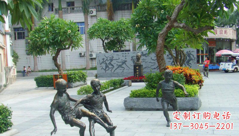 信阳匠心细作,精致铜雕足球小孩