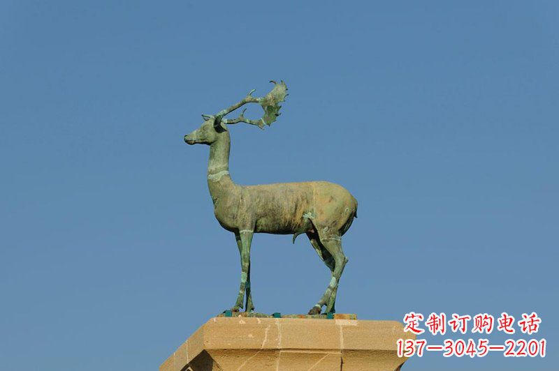 信阳中领雕塑鹿雕塑生动逼真