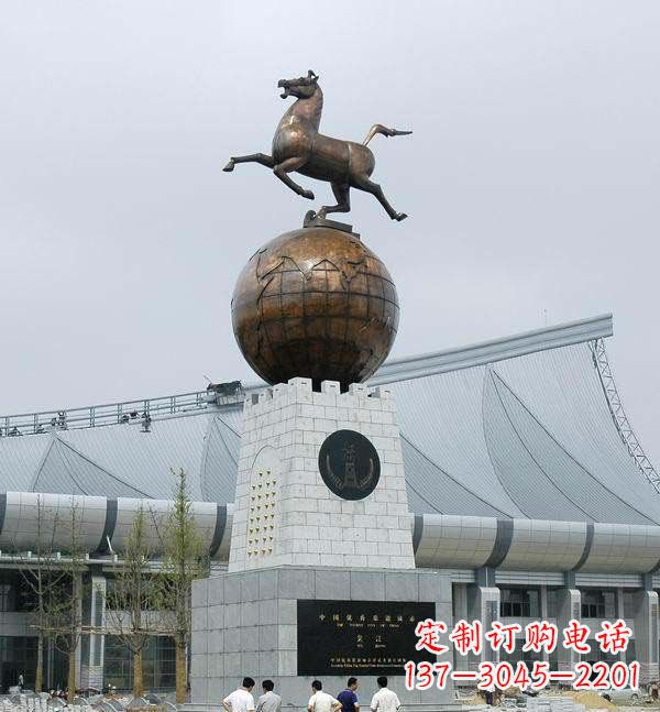 信阳世界地球铜雕,完美展现地球的神秘与美丽