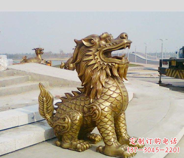 信阳狮子雕塑:象征力量,令人肃然起敬