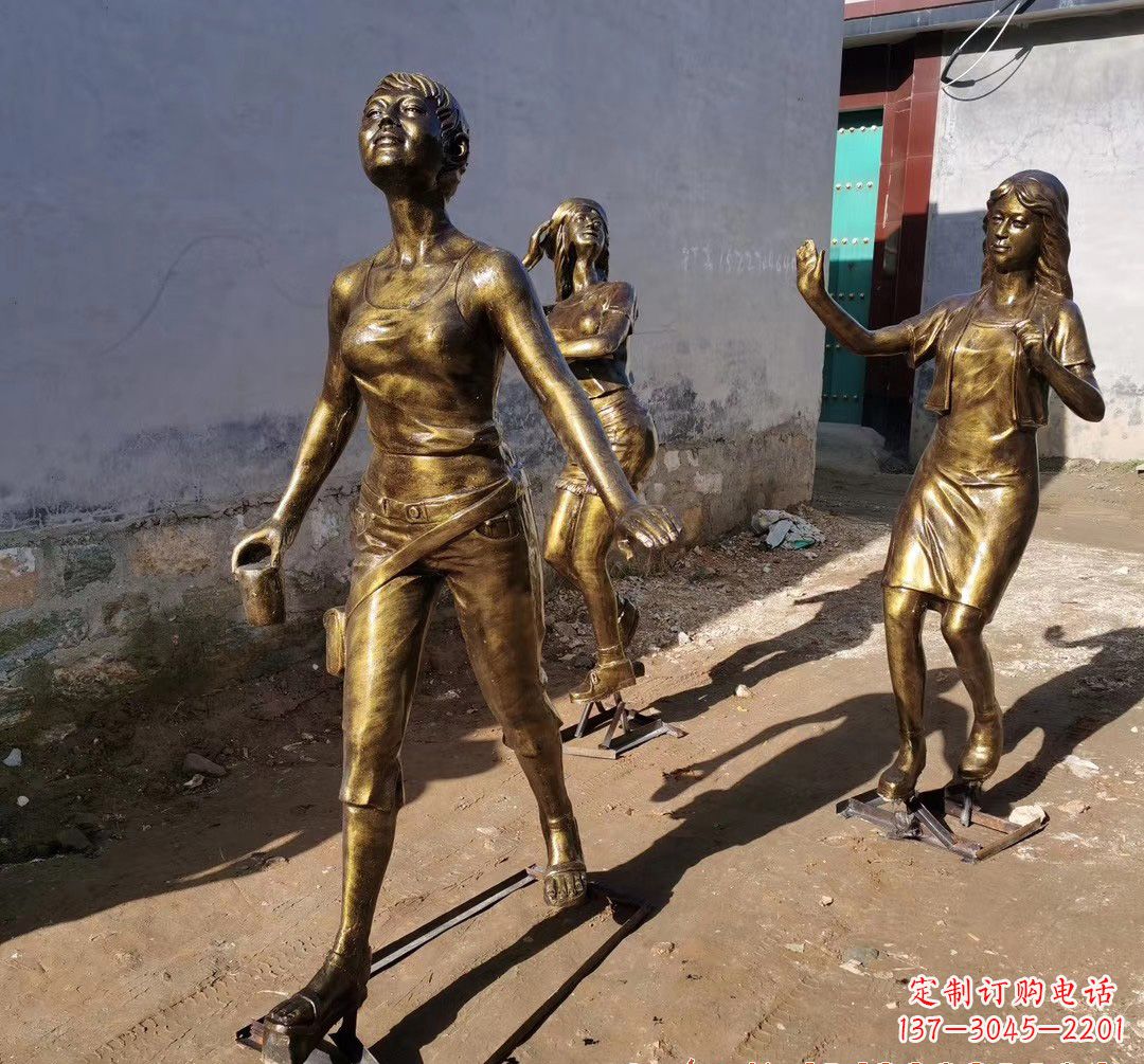 信阳逛街美女人物铜雕