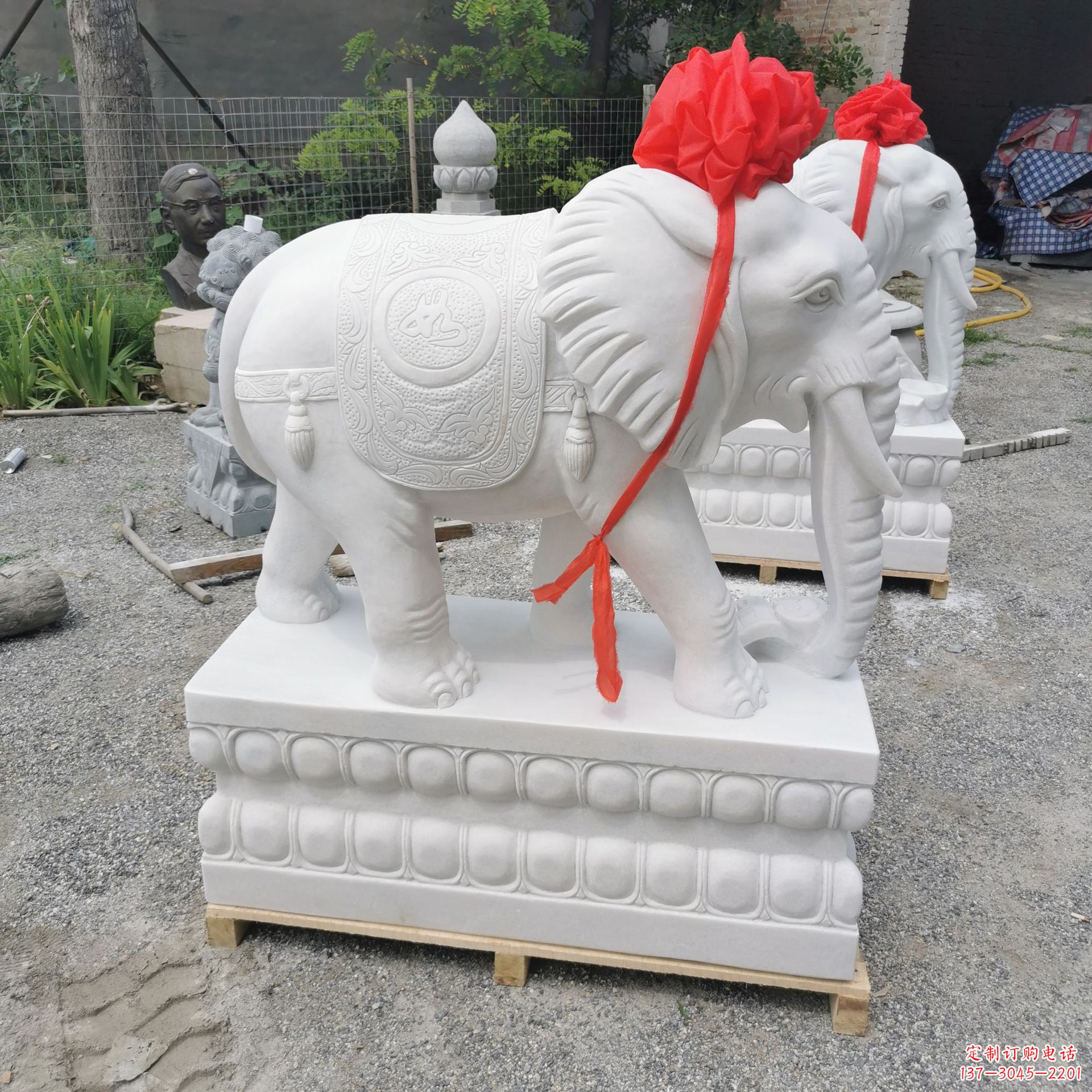 信阳中领雕塑拥有丰富的石雕设计,其中跪坐大象…