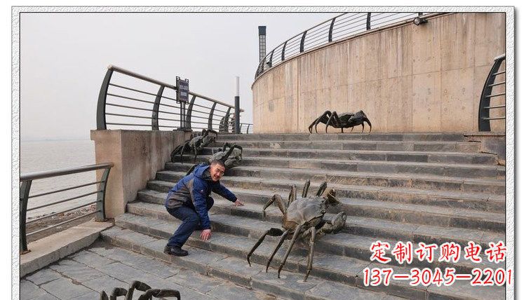 信阳海边铜螃蟹雕塑是由中领雕塑定制生产的一款…