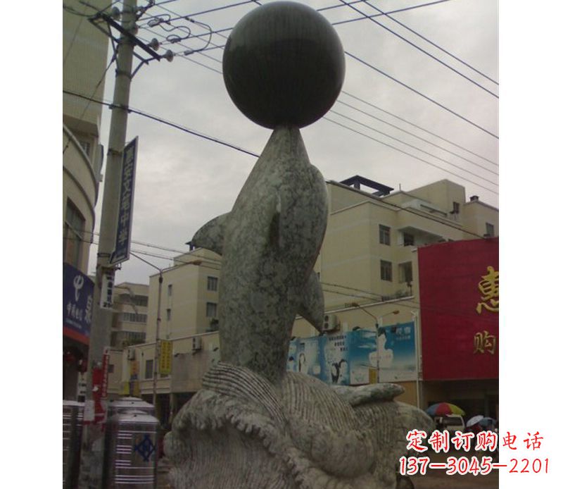信阳海豚戏球石雕