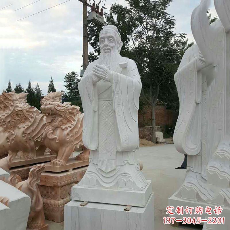 信阳海外的孔子雕像——展示中国文化的象征