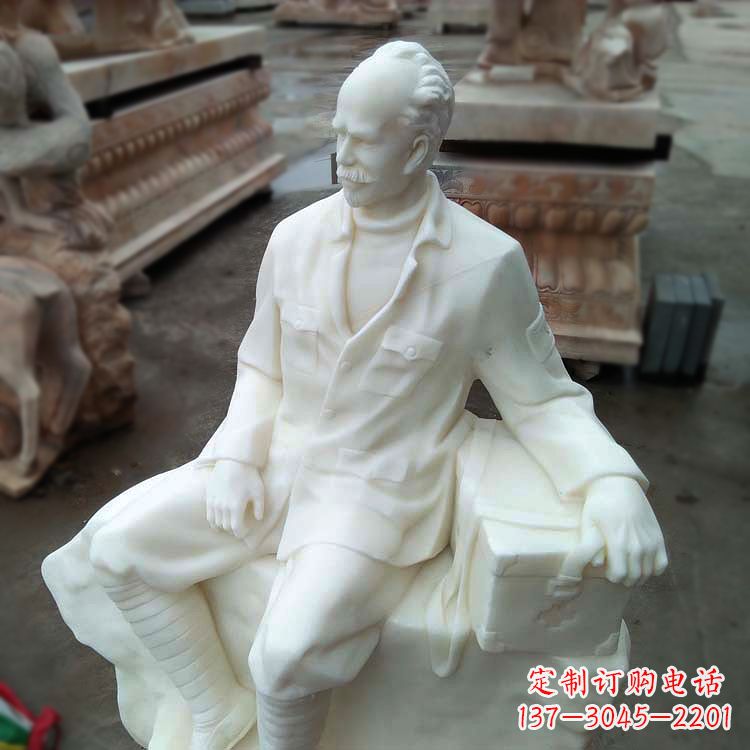信阳经典白求恩坐姿雕塑