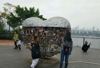 信阳不锈钢英文字母镂空景观雕塑