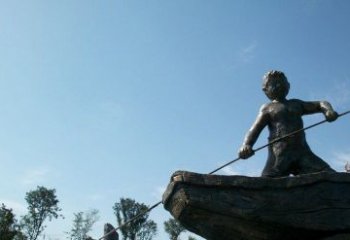 信阳男孩撑船铜雕，营造童趣氛围