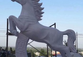 信阳深受历史文化启发的铸铁祥云马雕是中领雕塑…