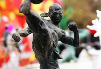 信阳足球雕塑：展现无限自由